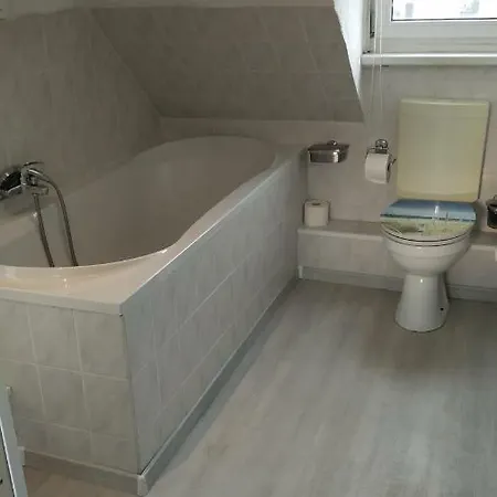 Ferienwohnung Im Zentrum -vorderhaus- דירה *