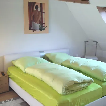 Ferienwohnung Im Zentrum -vorderhaus- דירה
