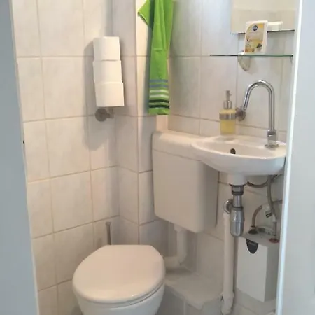 Ferienwohnung Im Zentrum -vorderhaus- דירה *